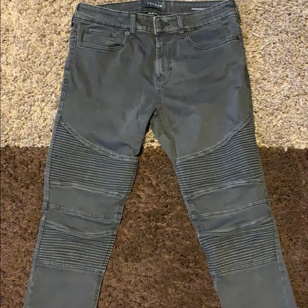 Skinny fit pants!